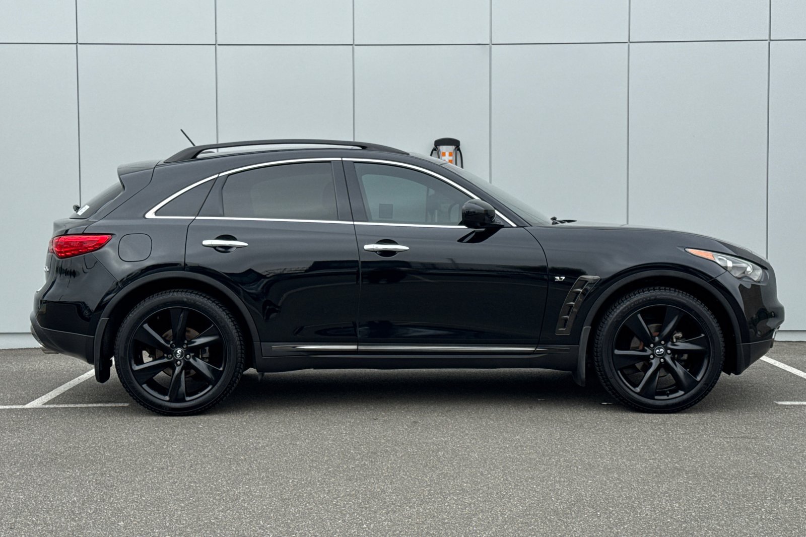 Used 2017 INFINITI QX70 2WD w/ Premium Package image 6