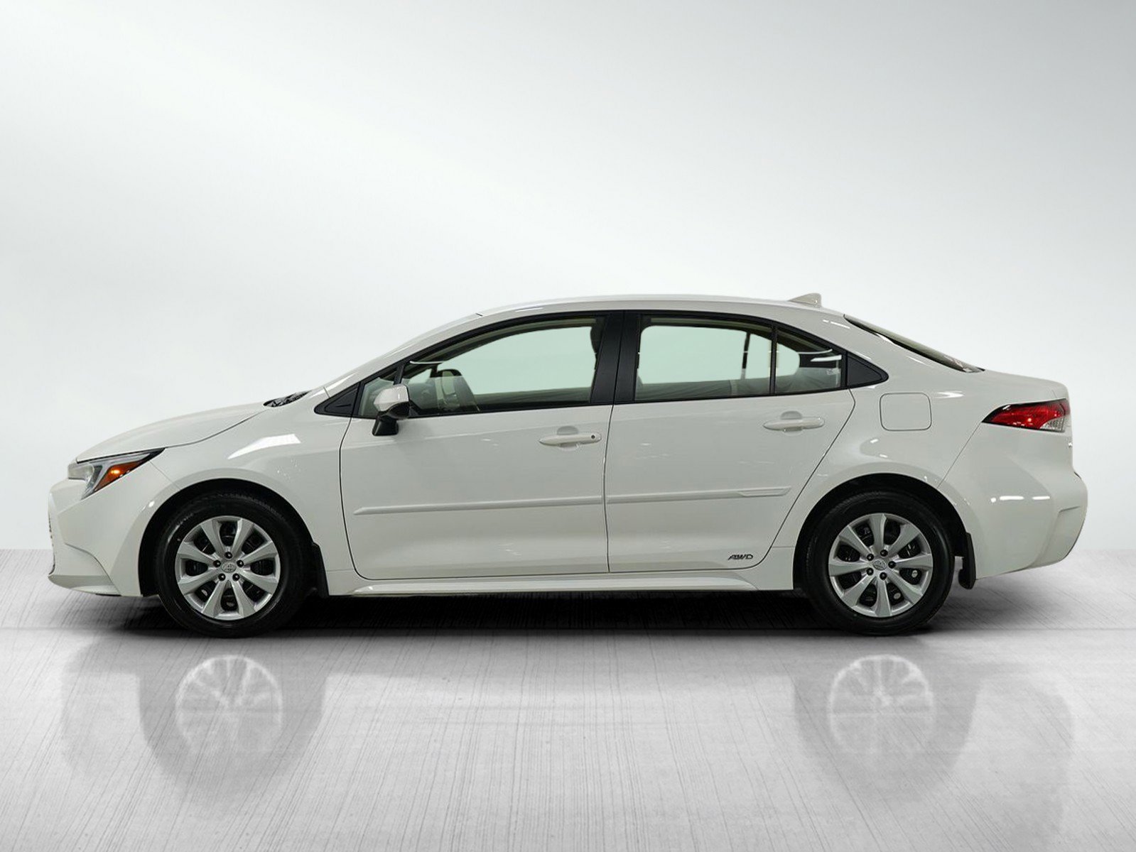 Used 2025 Toyota Corolla LE image 2