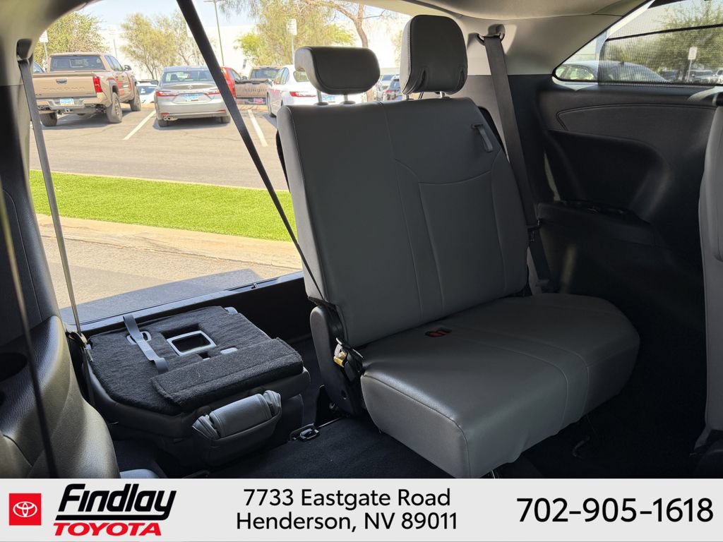 Certified 2026 Toyota Sienna XLE FWD image 13