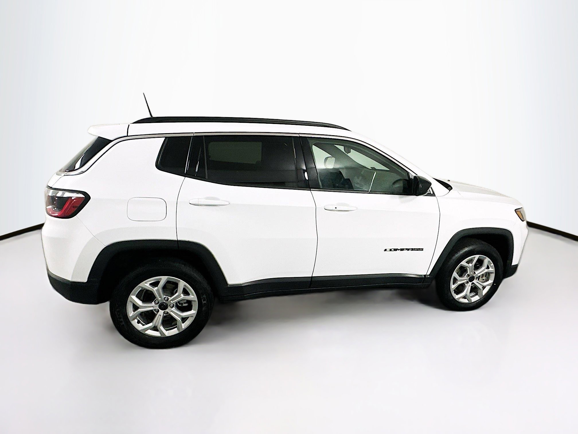 Used 2025 Jeep Compass Latitude image 10