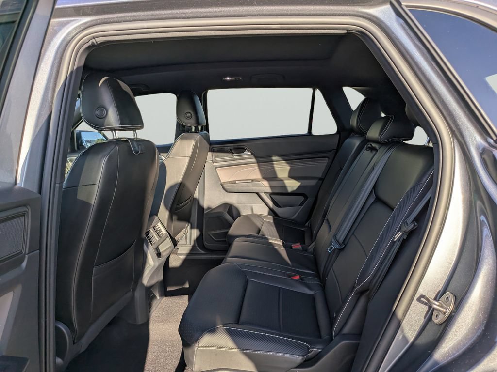 Certified 2023 Volkswagen Atlas Cross Sport SE w/ Panoramic Sunroof Package FWD image 17