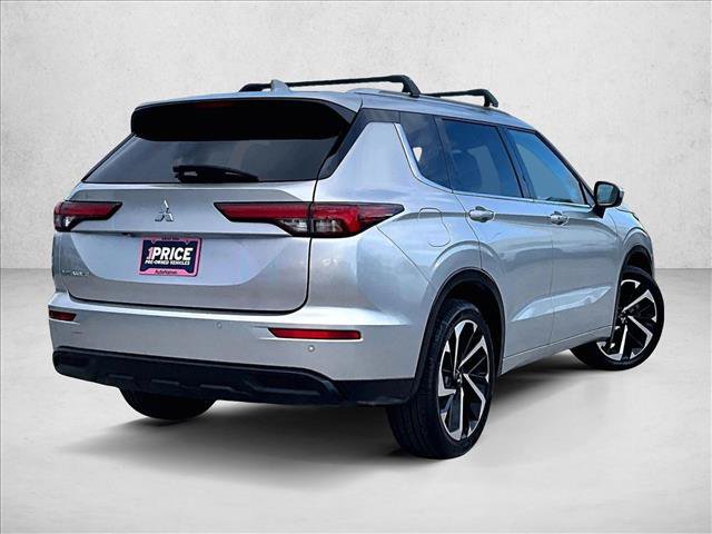 Used 2023 Mitsubishi Outlander SEL FWD image 2