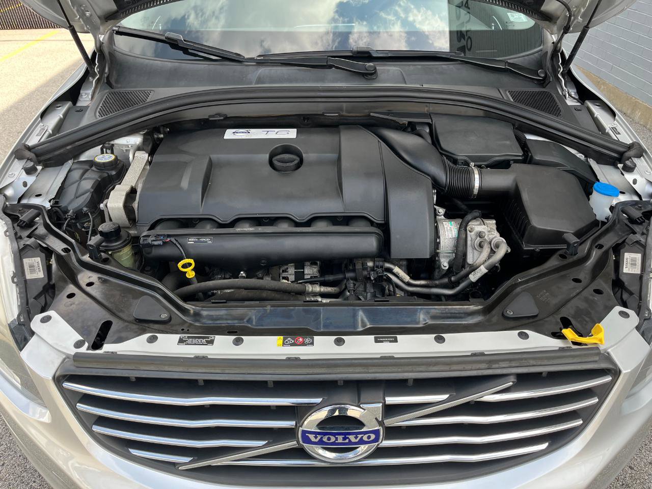 Used 2014 Volvo XC60 T6 image 40