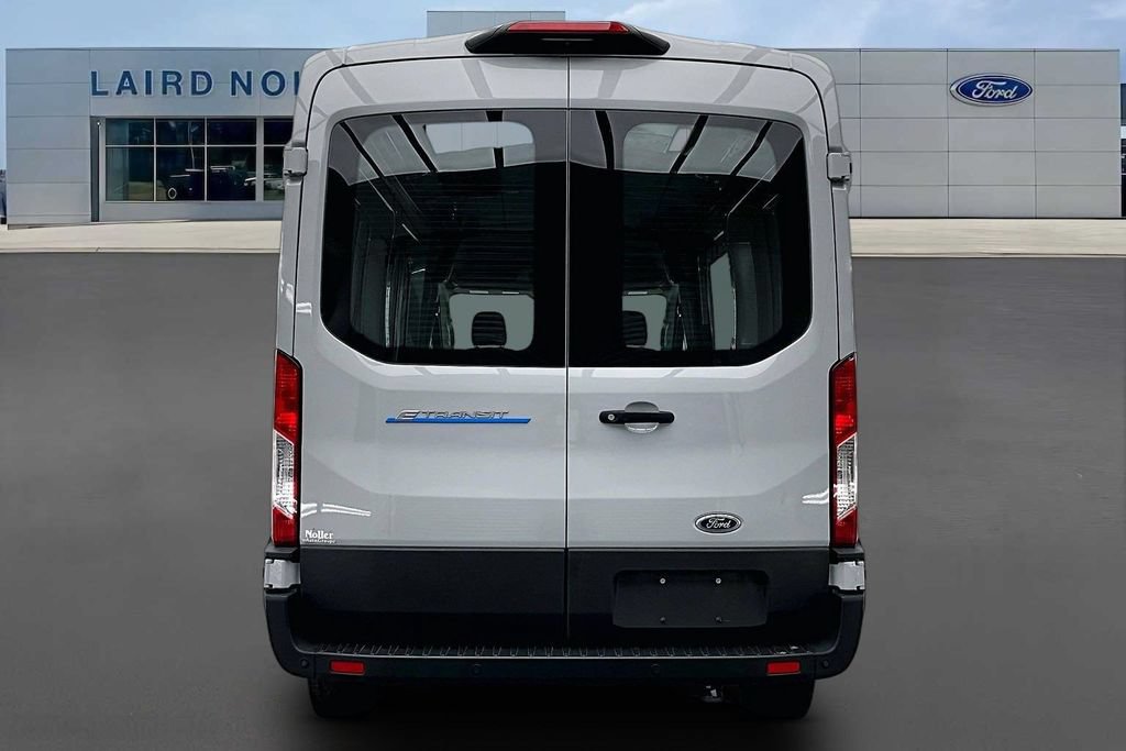 New 2023 Ford E-Transit Medium Roof RWD image 4