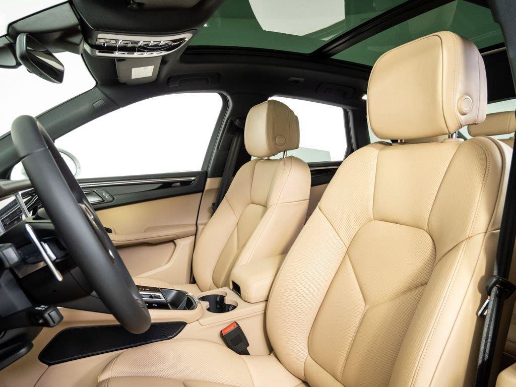 New 2026 Porsche Macan AWD/4WD image 5