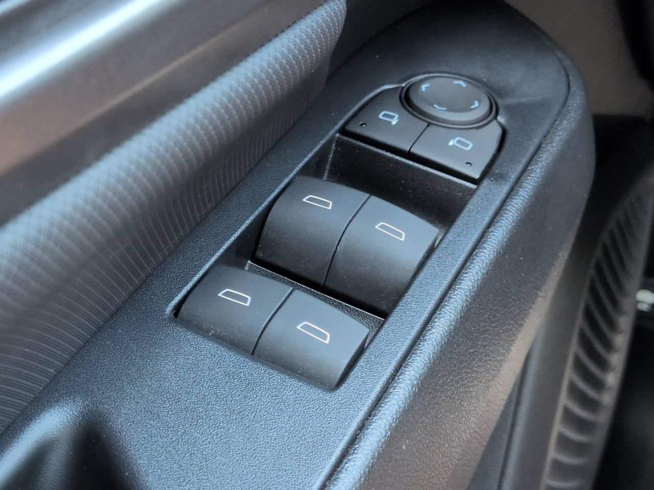 Used 2025 Chevrolet Equinox EV LT FWD image 23