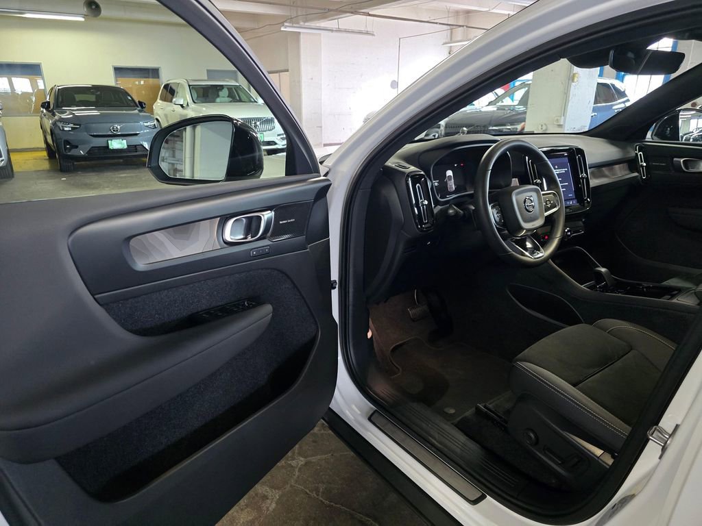 Certified 2023 Volvo C40 P8 Recharge Ultimate image 19