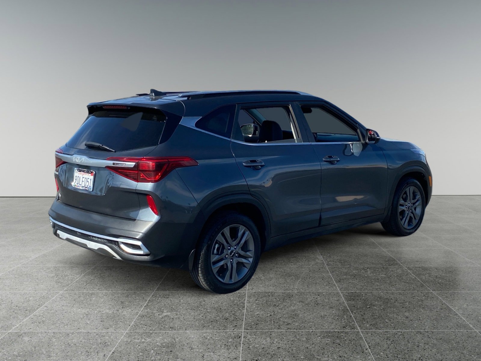 Used 2023 Kia Seltos S w/ Navigation Package FWD image 5