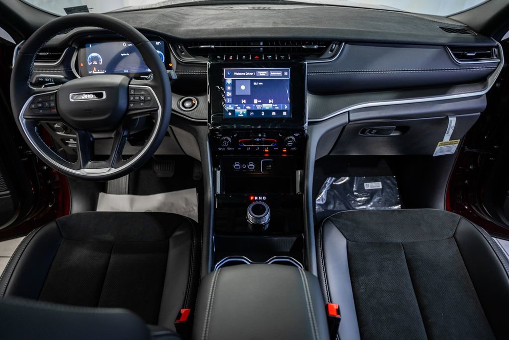 New 2025 Jeep Grand Cherokee Altitude w/ Trailer Tow Package image 18