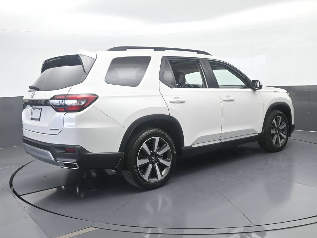 Used 2025 Honda Pilot Touring image 6