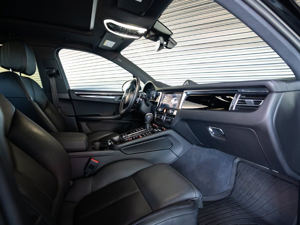 Certified 2023 Porsche Macan S AWD/4WD image 28