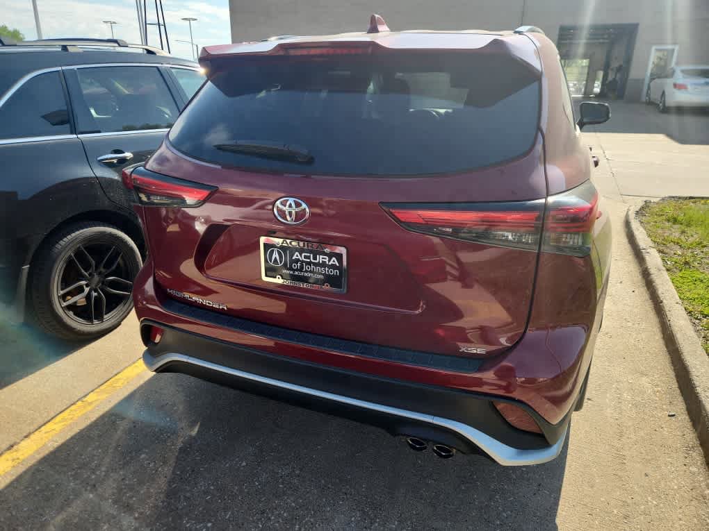 Used 2023 Toyota Highlander XSE FWD image 6