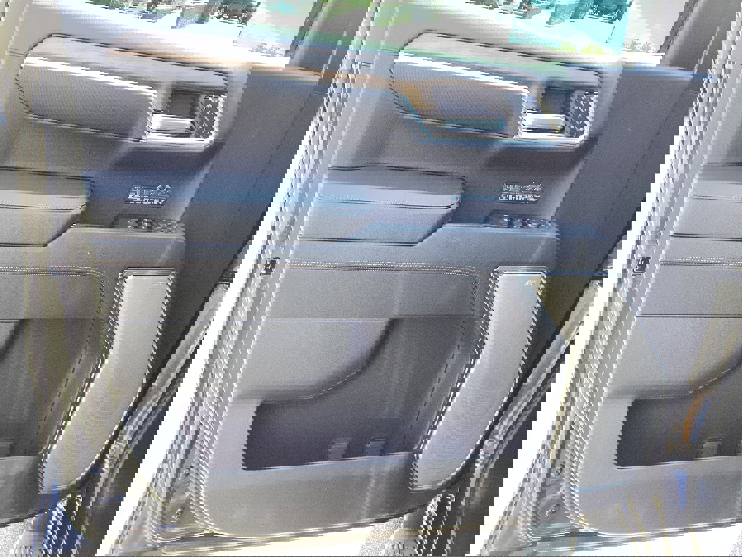 Used 2024 Chevrolet Silverado 1500 High Country image 14