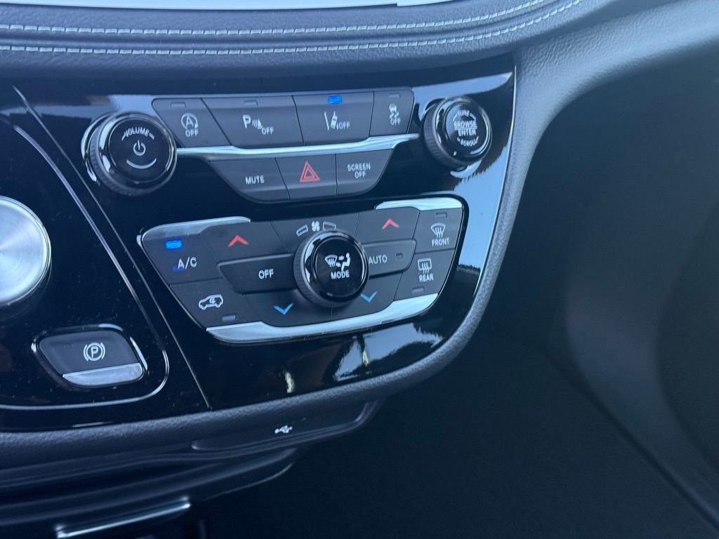 New 2026 Chrysler Pacifica Select image 15