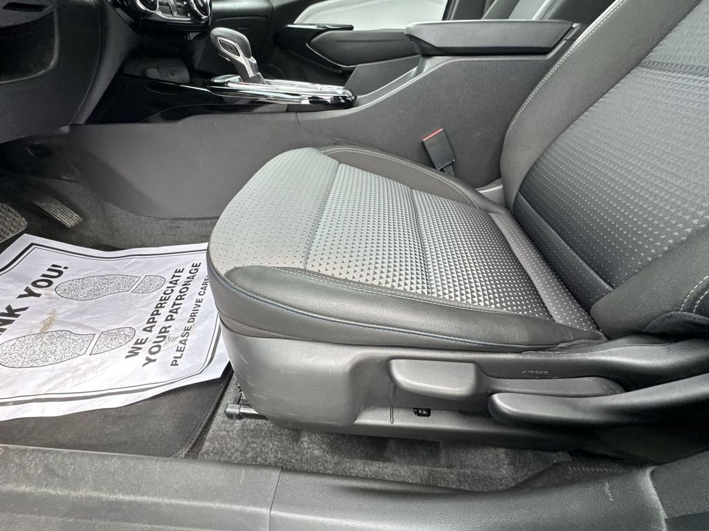 Used 2025 Chevrolet Trax LT w/ LT Convenience Package image 12
