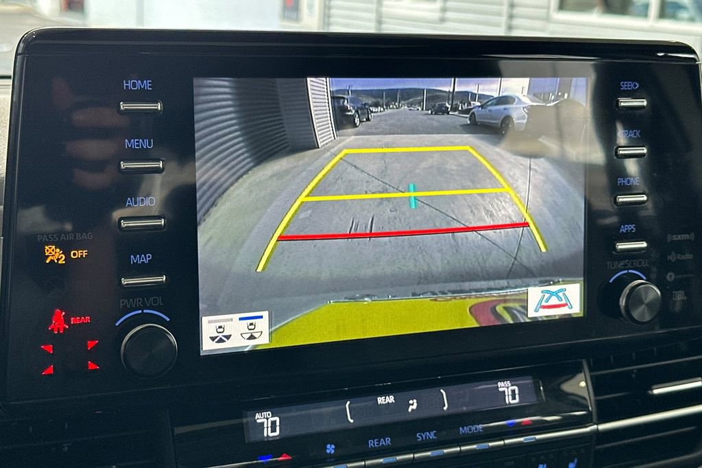 Used 2023 Toyota Sienna Limited image 20