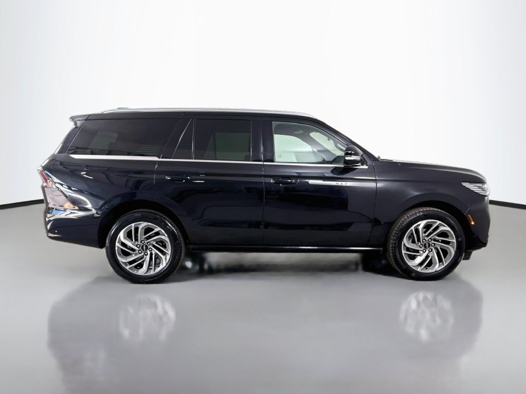 Used 2025 Lincoln Navigator Reserve AWD/4WD image 11