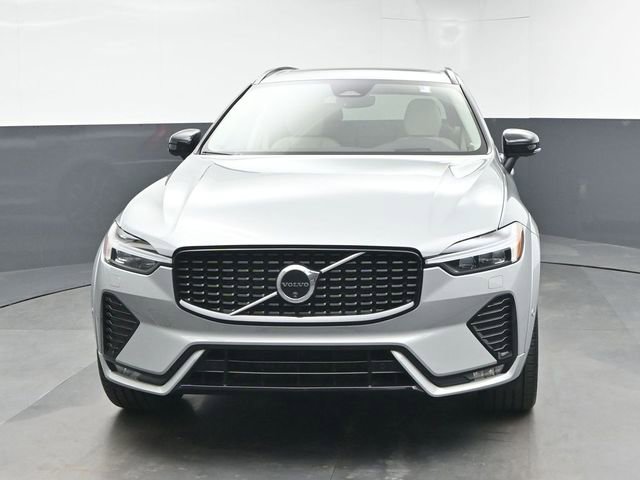 Used 2024 Volvo XC60 B5 Ultimate w/ Protection Package Premier image 3