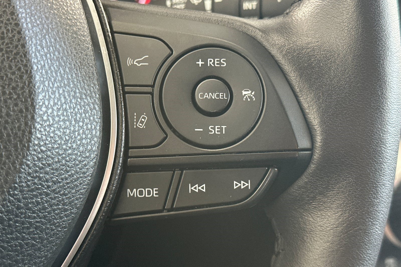Used 2025 Toyota RAV4 XLE w/ Weather Package FWD image 32