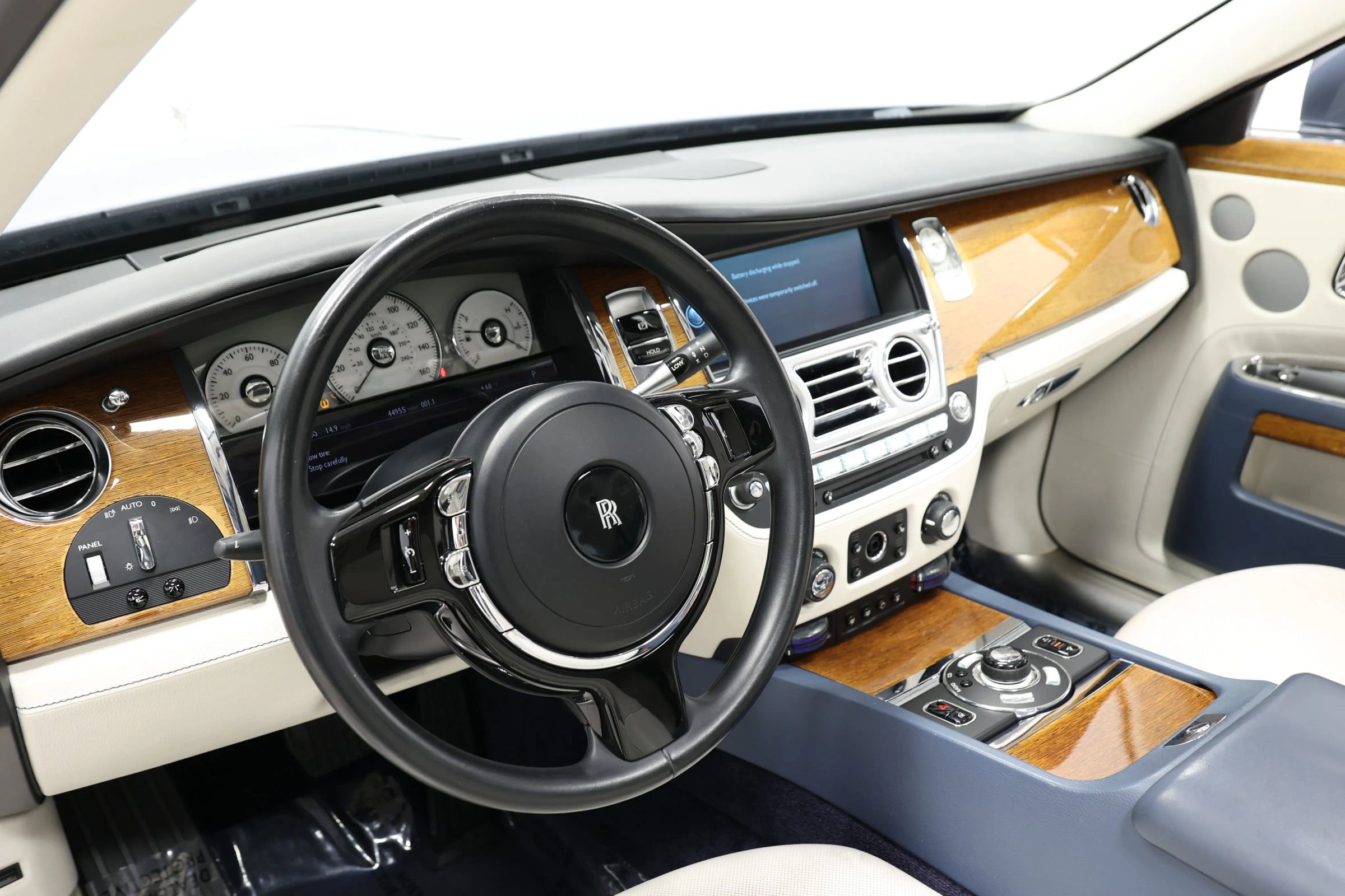 Used 2011 Rolls-Royce Ghost image 2