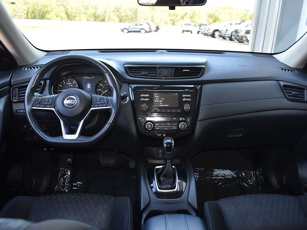 Used 2017 Nissan Rogue SV AWD/4WD image 4