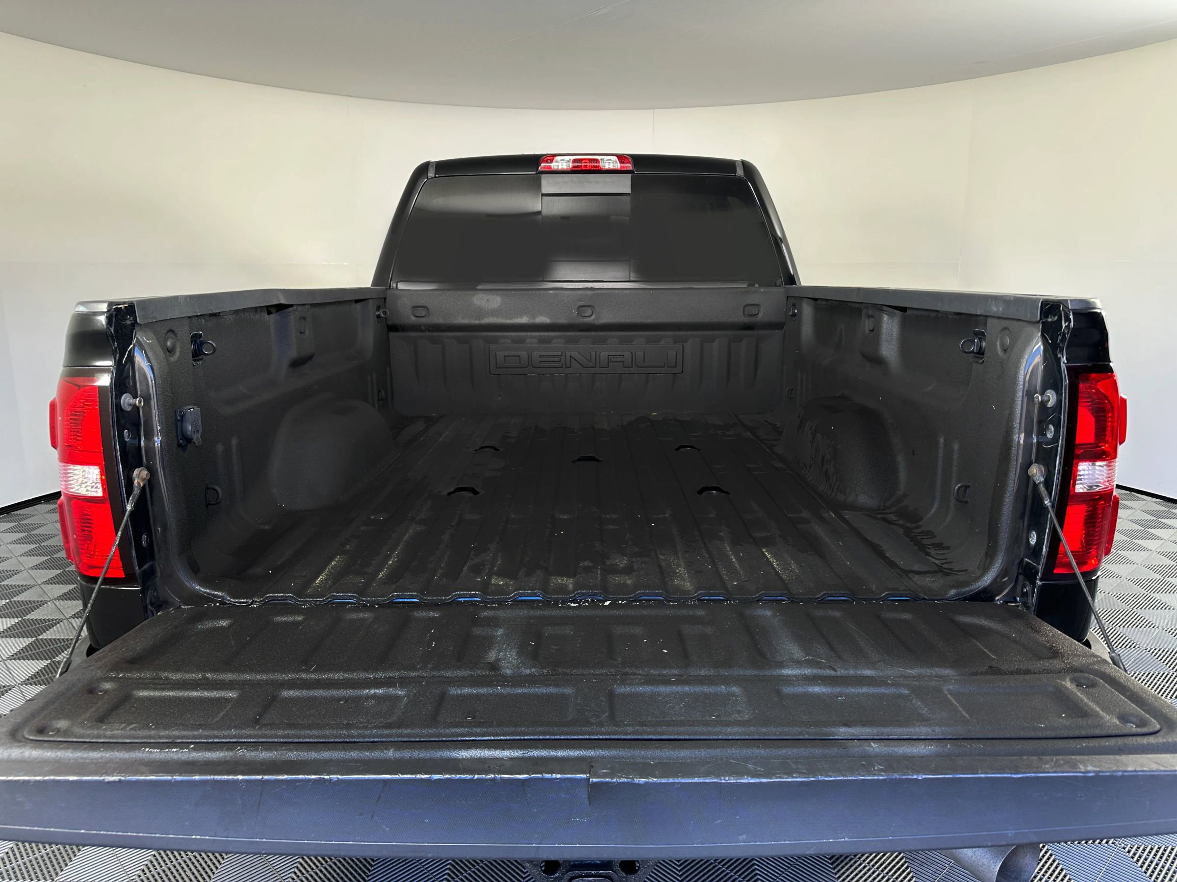 Used 2017 GMC Sierra 3500 Denali image 18