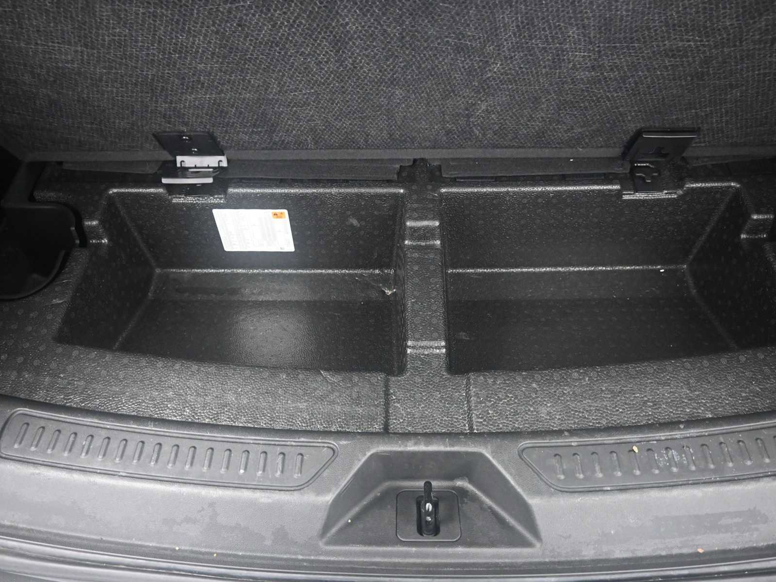 Used 2023 GMC Acadia SLE image 27