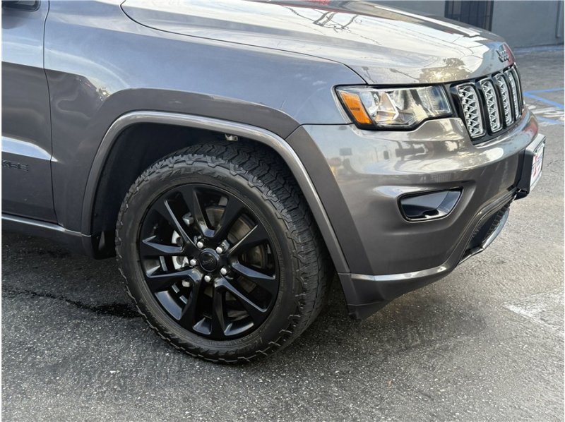 Used 2018 Jeep Grand Cherokee Altitude image 7