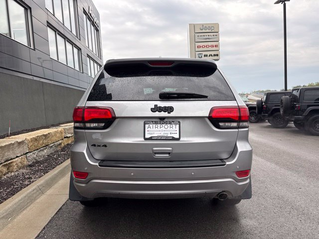 Used 2018 Jeep Grand Cherokee Altitude AWD/4WD image 4