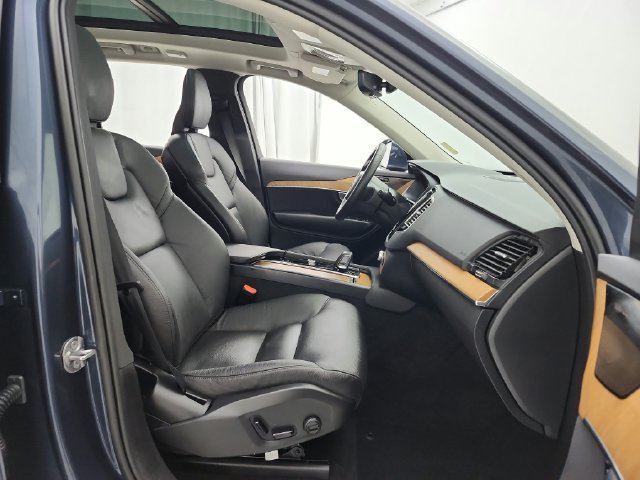Used 2025 Volvo XC90 B5 Plus w/ Protection Package Premier AWD/4WD image 22