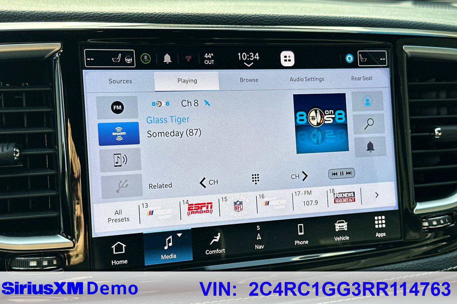 Used 2024 Chrysler Pacifica Limited w/ Uconnect Theater Family Group image 29