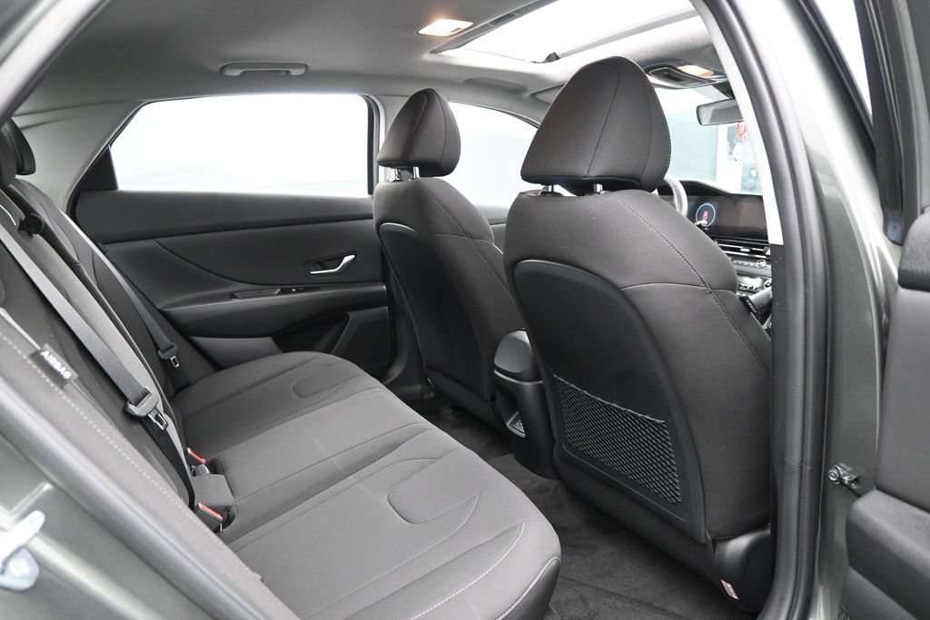 Used 2025 Hyundai Elantra SEL FWD image 25