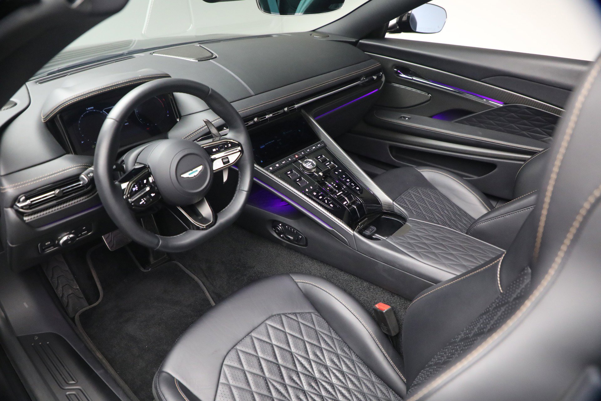 Used 2024 Aston Martin DB12 Convertible RWD image 27