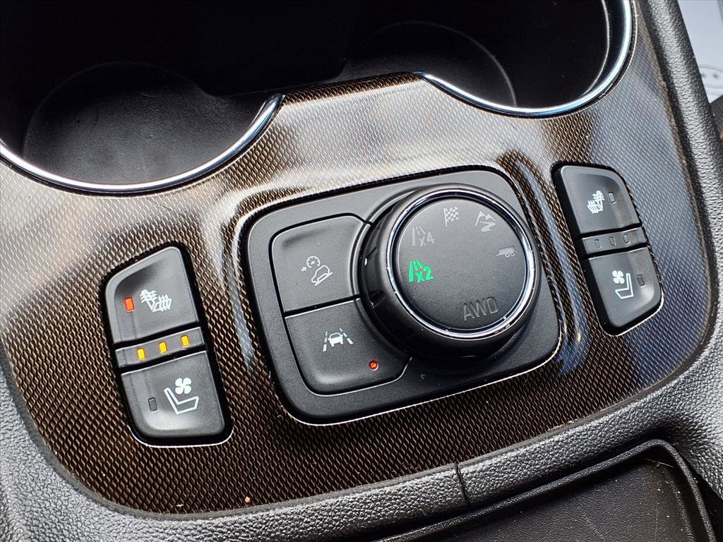 Used 2022 GMC Acadia AT4 w/ Technology Package image 8