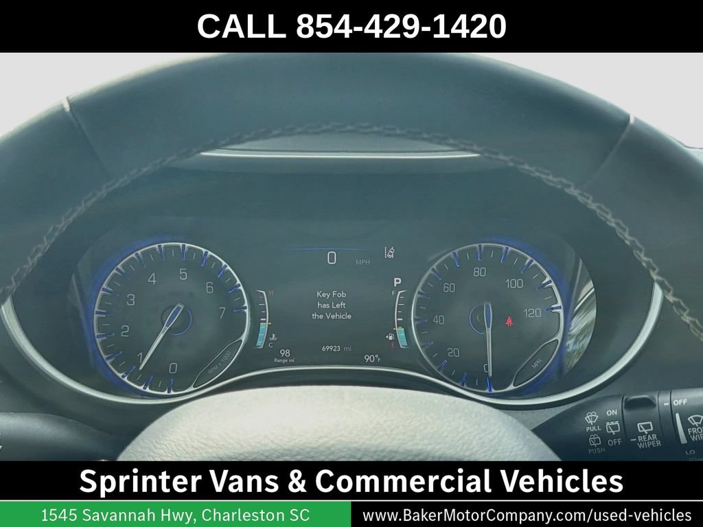 Used 2024 Chrysler Pacifica Touring-L FWD image 12