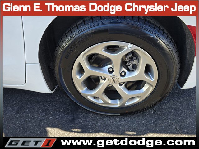 Certified 2024 Chrysler Pacifica Limited image 39