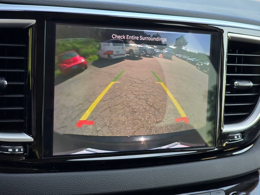 Used 2024 Chrysler Pacifica Touring-L FWD image 9