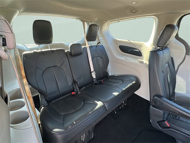 Used 2020 Chrysler Pacifica Touring-L image 21