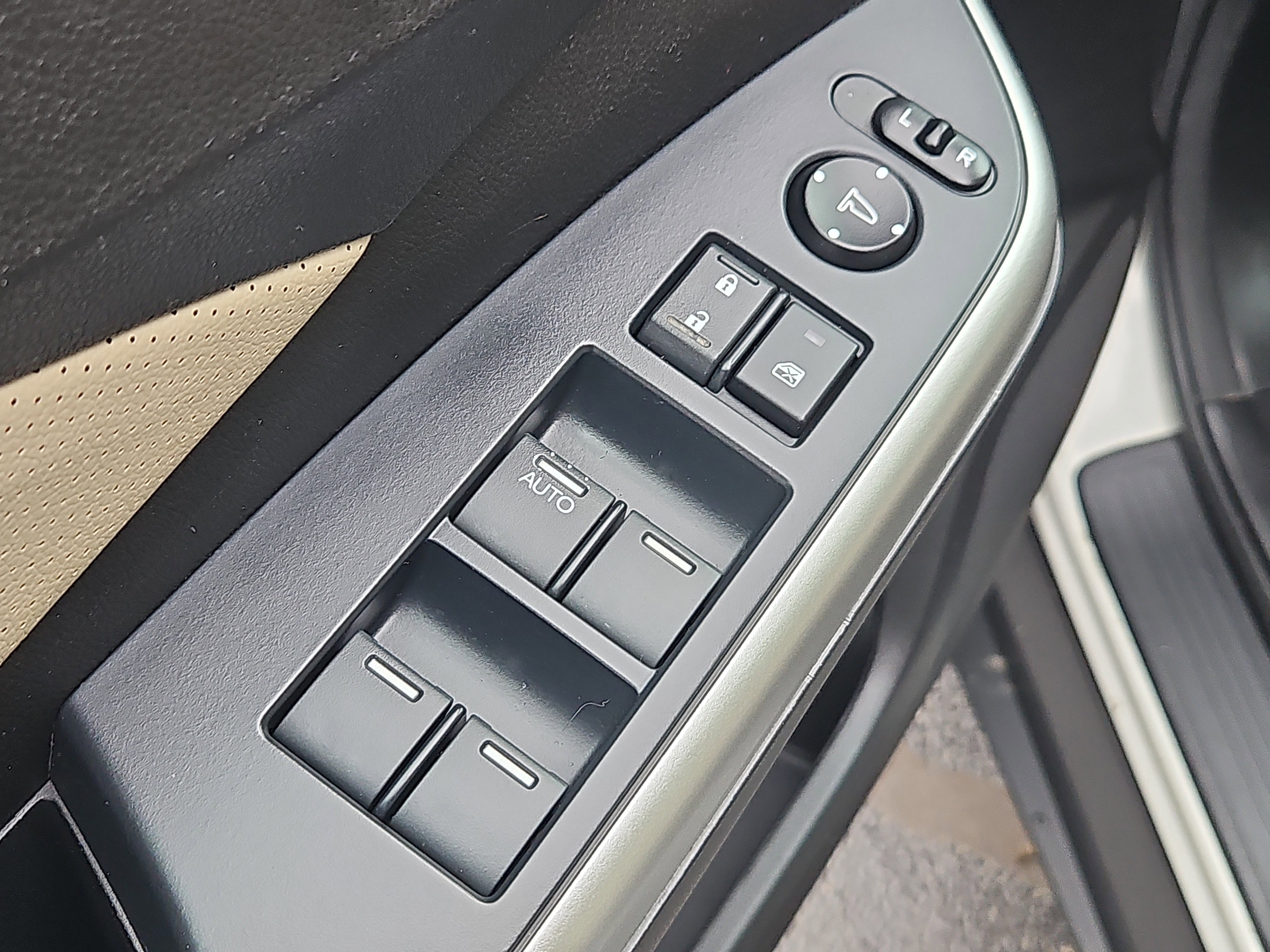 Used 2015 Honda CR-V EX-L image 16