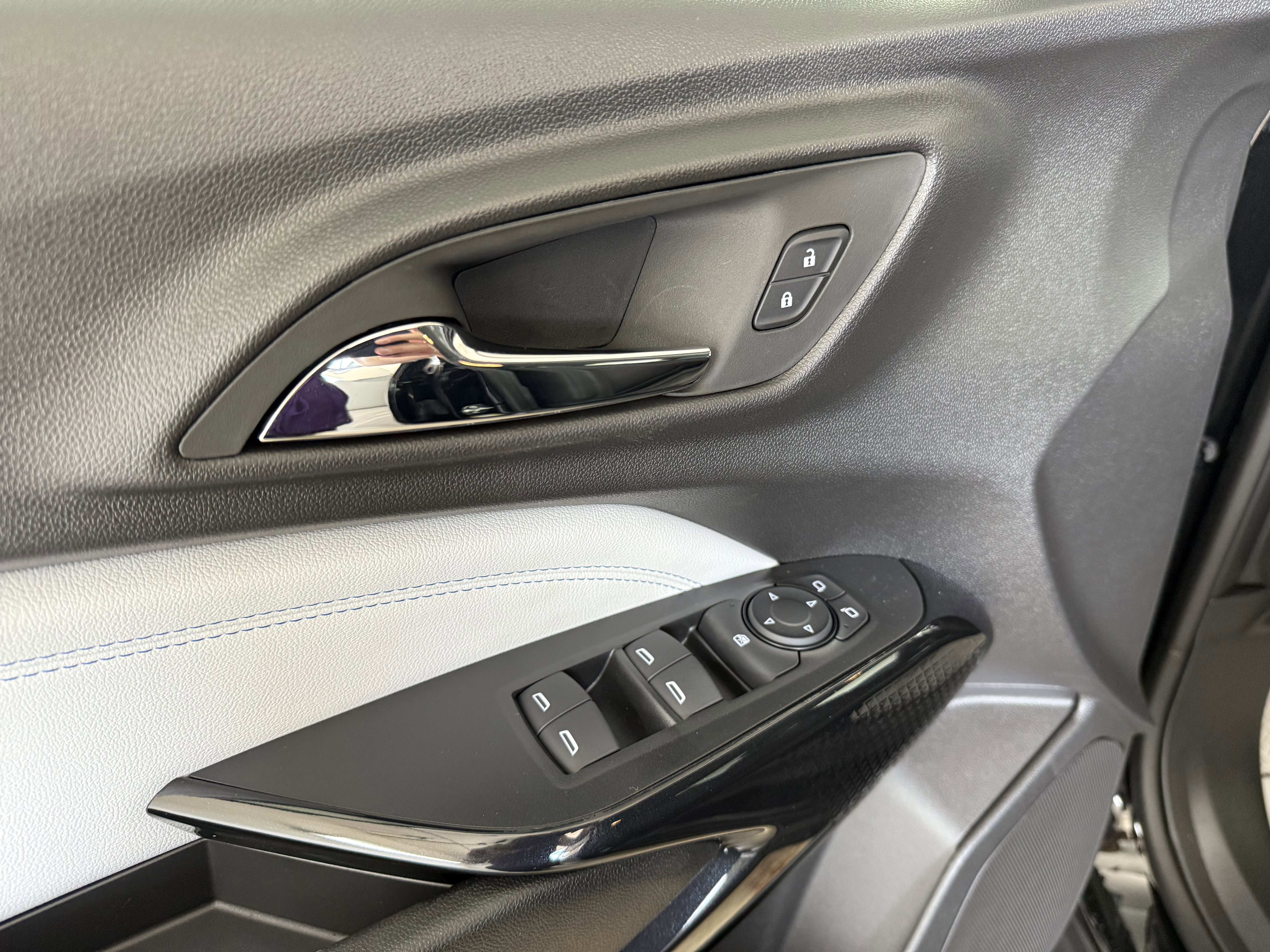 New 2025 Chevrolet Trax LT w/ Driver Confidence Package image 16