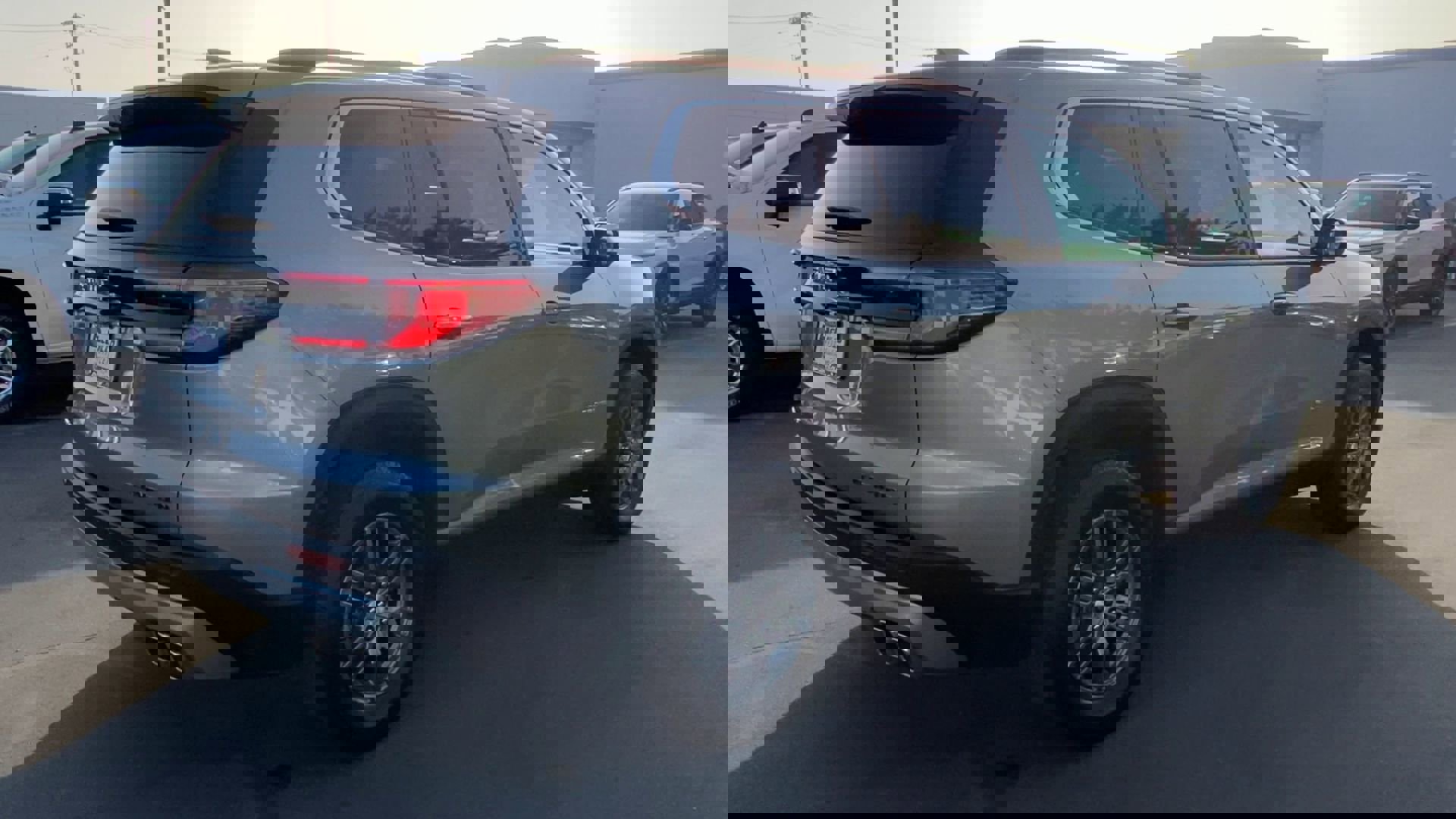 Used 2025 GMC Acadia Elevation image 9