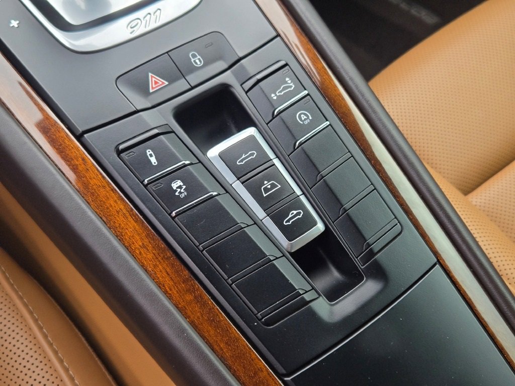 Used 2017 Porsche 911 Turbo image 24