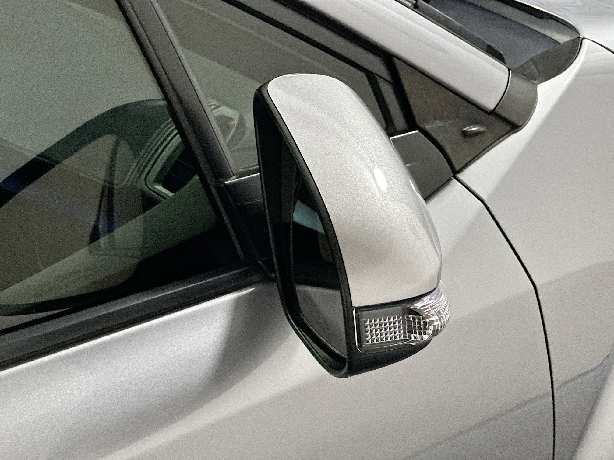 Used 2020 Toyota C-HR XLE FWD image 10