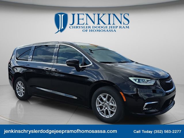 Certified 2024 Chrysler Pacifica Touring-L image 1