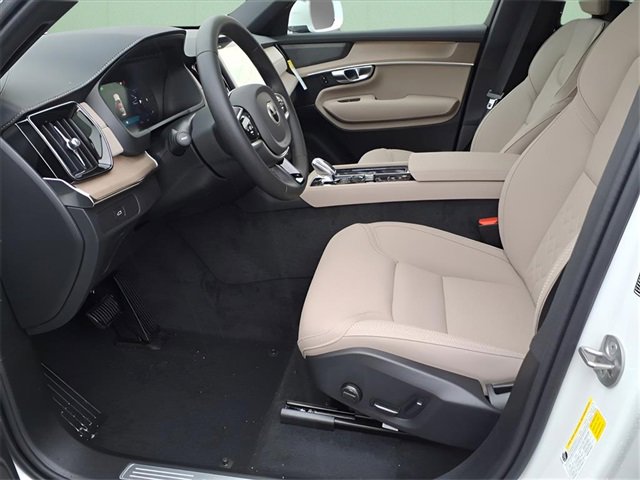 New 2026 Volvo XC90 B6 Plus w/ Protection Package Premier image 10