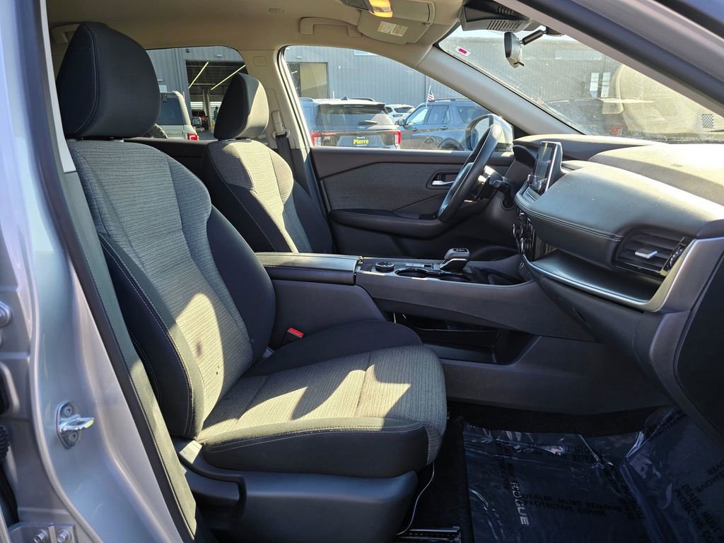 Used 2023 Nissan Rogue SV AWD/4WD image 16