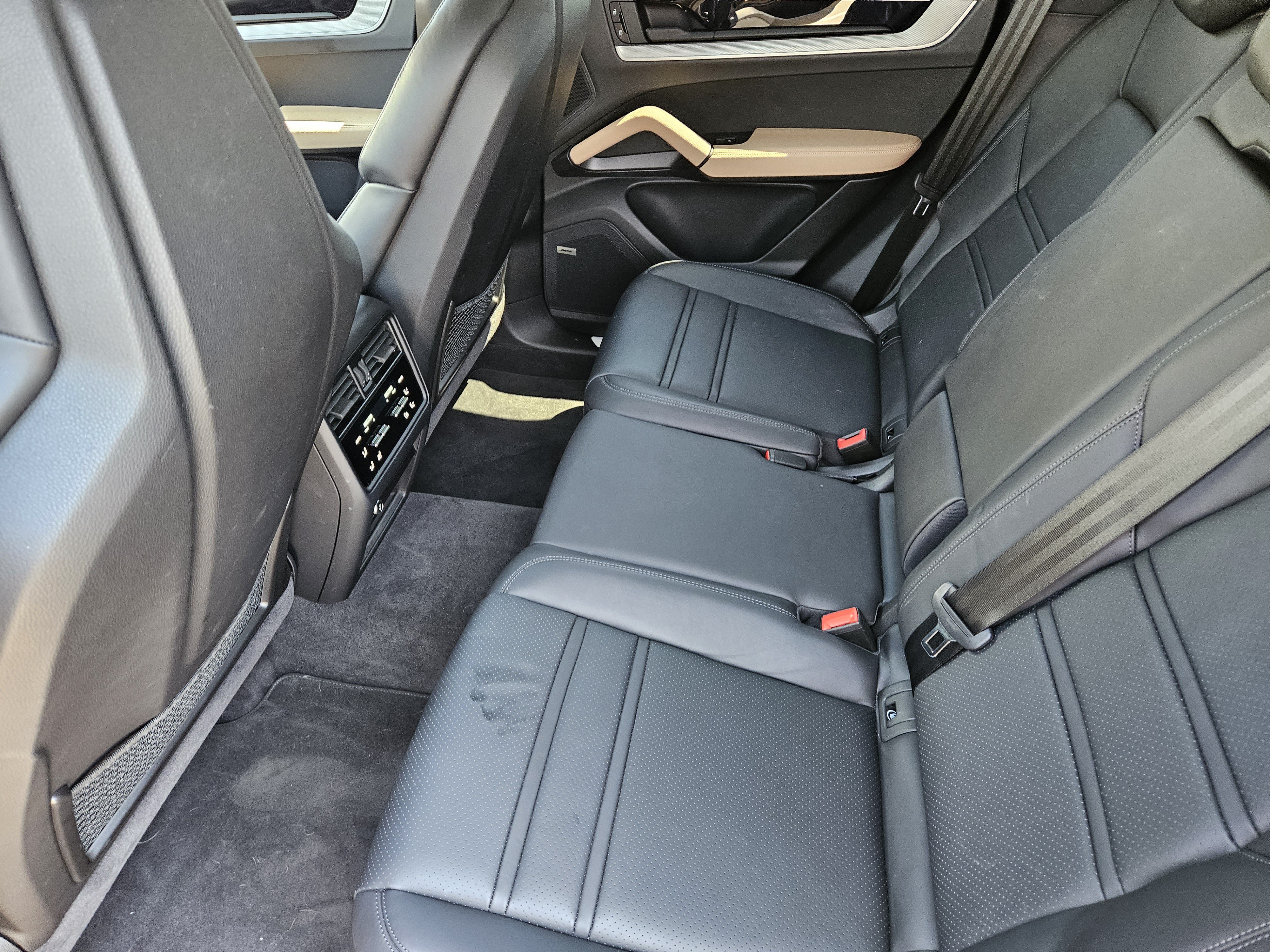 Certified 2024 Porsche Cayenne AWD/4WD image 28