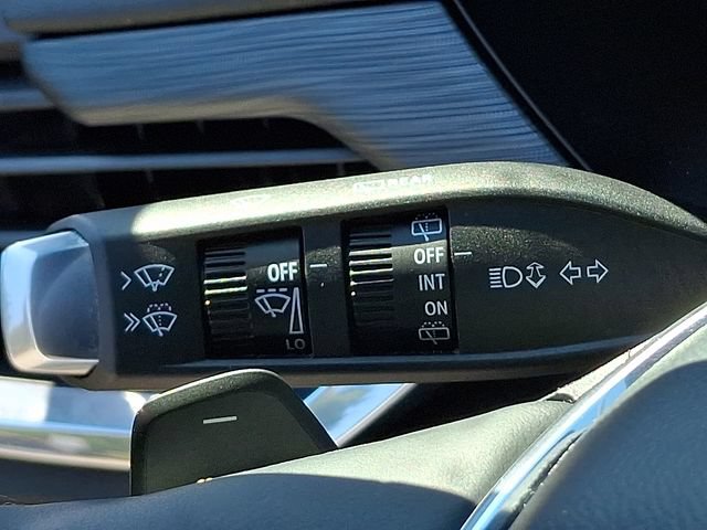 Used 2026 GMC Acadia Elevation w/ Elevation Premium Package FWD image 25