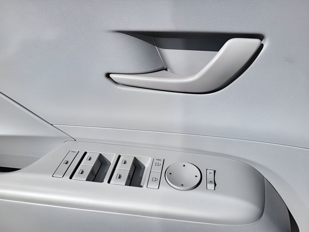 Used 2025 Hyundai Kona SEL image 23
