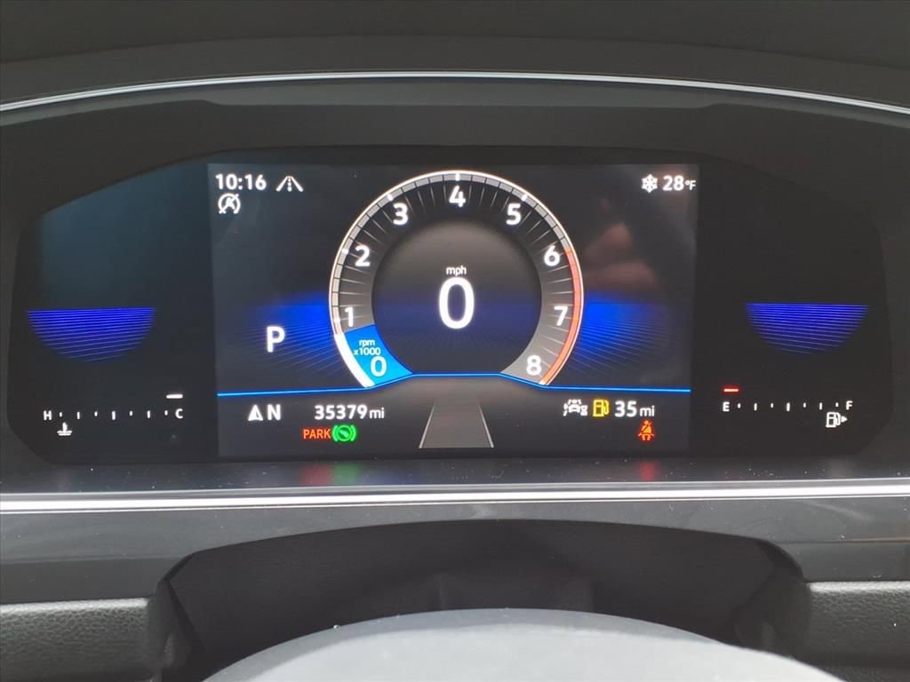 Used 2022 Volkswagen Tiguan SE w/ Panoramic Sunroof Package image 26